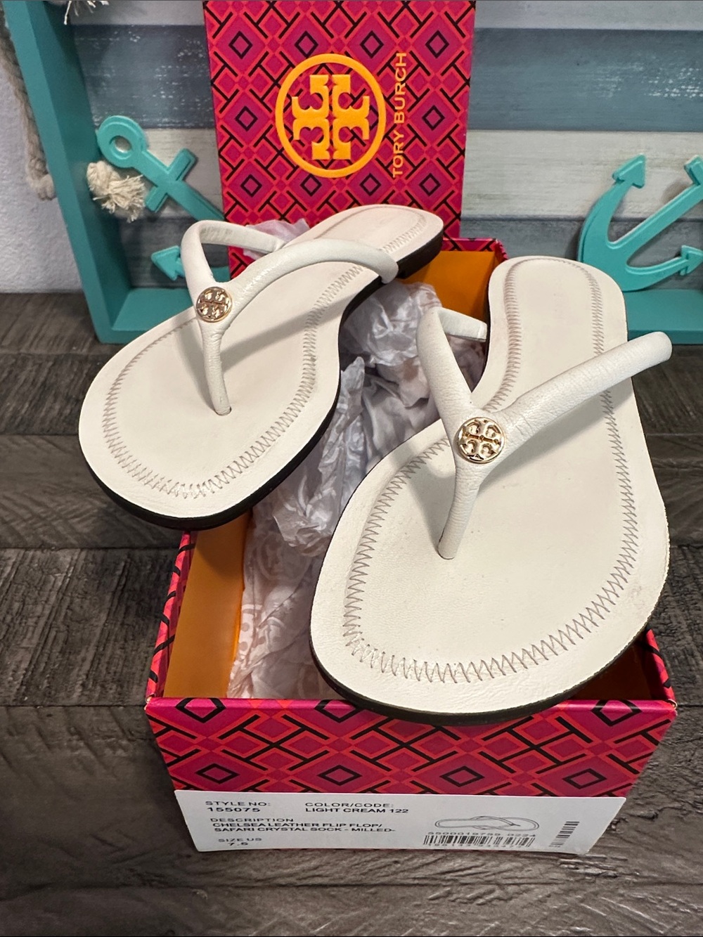 Tory Burch Women Chelsea Leather Flip Flop Thong Sandals in Light Cream - Picture 2 of 6